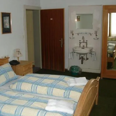 Hotel Quellenhof 2*