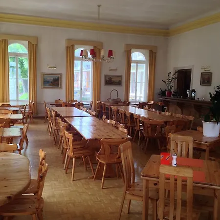 Hotel Quellenhof 2*